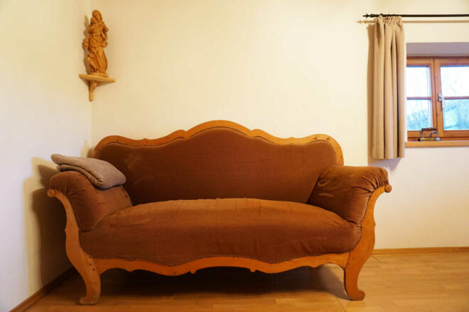 Sofa im Schlafzimmer 1