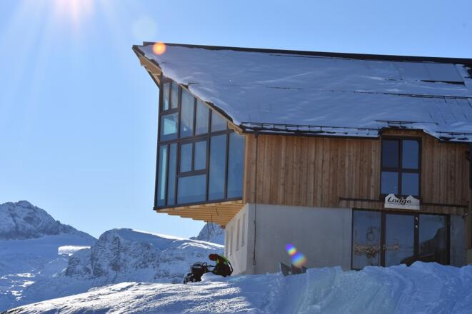 Bild der Lodge im Winter