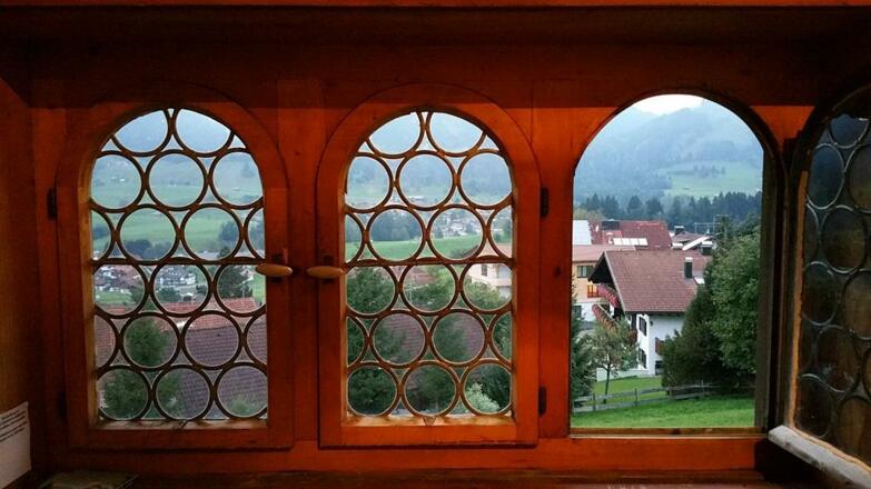 Blick von der Kapelle aus das Landhaus Ücker