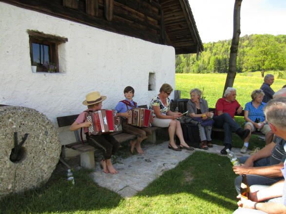 Jungmusiker beim Fr\u00fchlings-Picknick