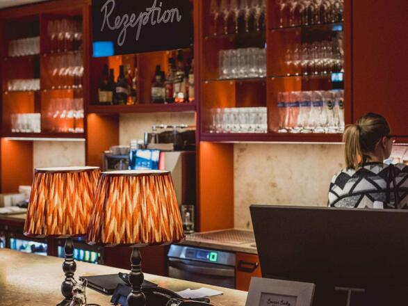 HOTEL BUSSI BABY - Rezeption/Bar