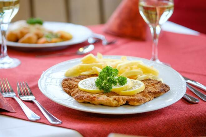 Schnitzel &amp; Pommes