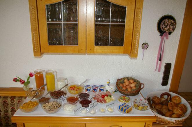 Das reichhaltige Büfett im Wiesenhof