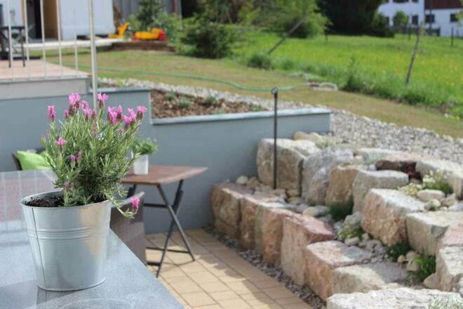 Gäste-Terrasse im Frühling