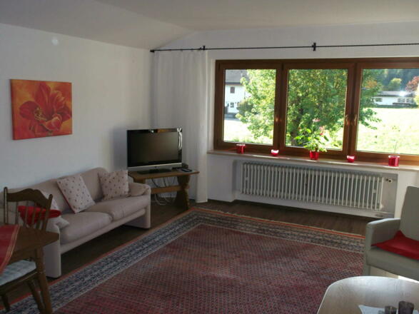 Wohn- und Esszimmer mit Südausblick