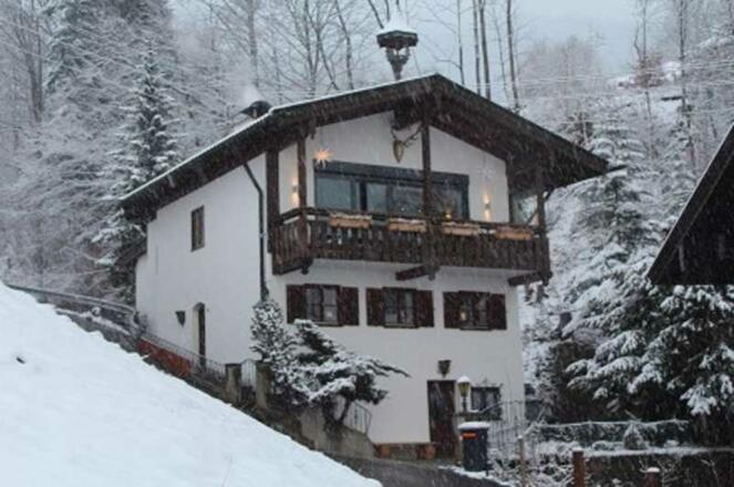 Haus 8, Westansicht im Winter
