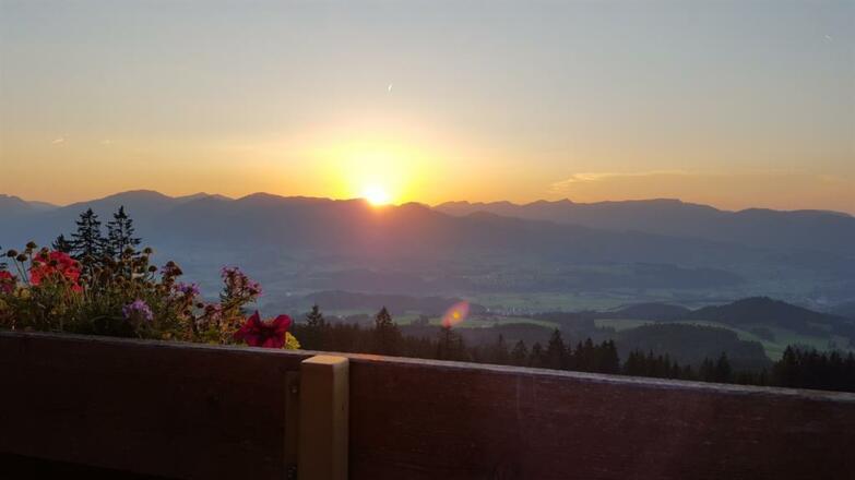 Sonnenuntergang mit Blick auf Hörnerkette
