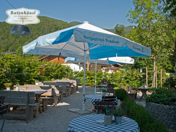 Gasthof Batznhäusl in Kreuth am Tegernsee - Biergarten von Frühjahr bis Herbst bei sonnigem Wetter geöffnet