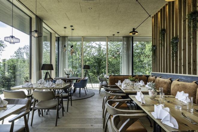 IKUNA-natur-erlebnispark-naturresort-restaurant-interior-(c)-IKUNA-Naturresort
