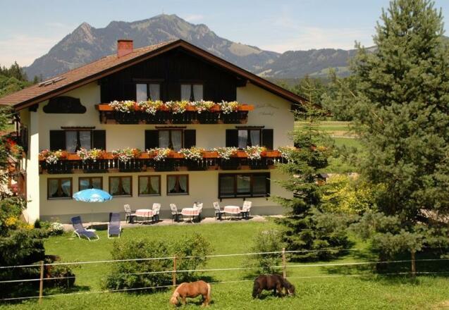 unser Auerhof im Sommer