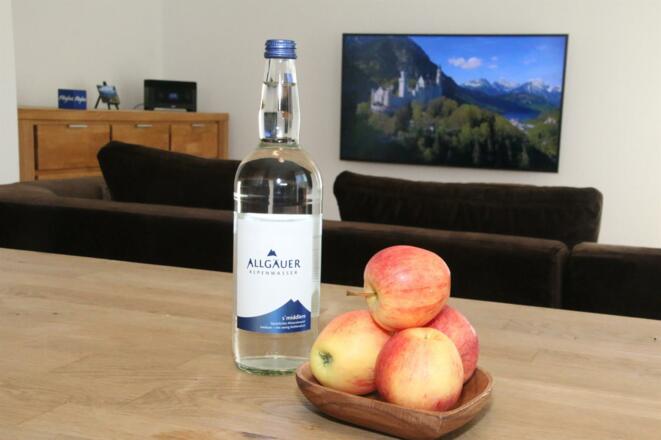 Unsere Begrüßung: Allgäuer Alpenwasser &amp; Obst