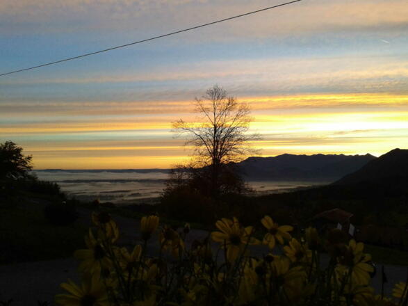 Herrliche Stimmung beim Sonnenaufgang in Stipfing