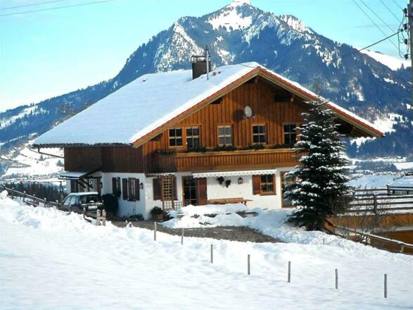 Herrliche Hanglage mit einzigartiger Aussicht