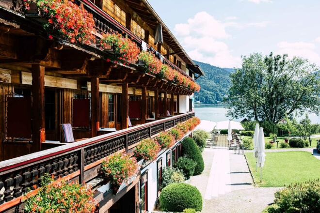 Südseite mit seitlichem Seeblick und direktem Bergblick