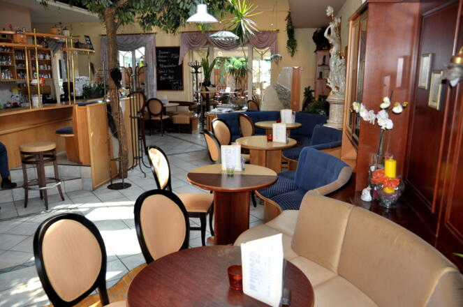 Gemütliche Sitznischen im Café-Stöger