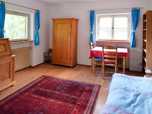 geräumiges Schlafzimmer mit 2 Einzelbetten im Erdgeschoss