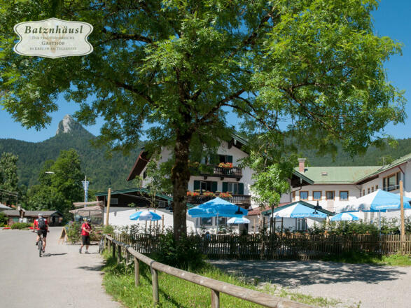 Gasthof Batznhäusl in Kreuth am Tegernsee - Biergarten von Frühjahr bis Herbst bei sonnigem Wetter geöffnet
