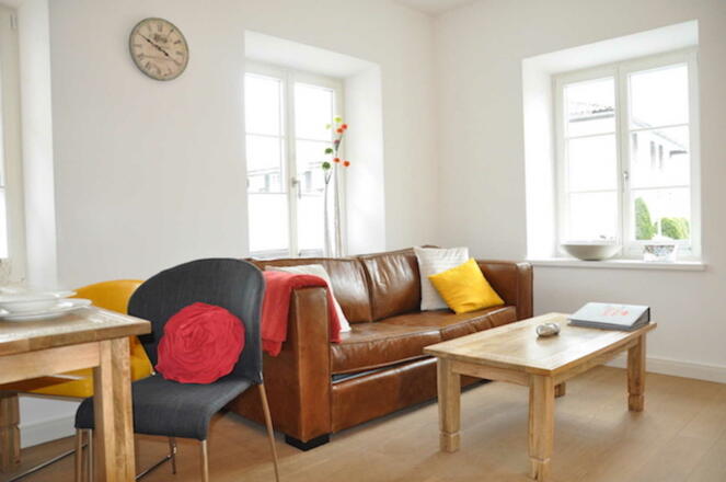 Gemütliches Sofa, kann zum Bett umfunktioniert werden