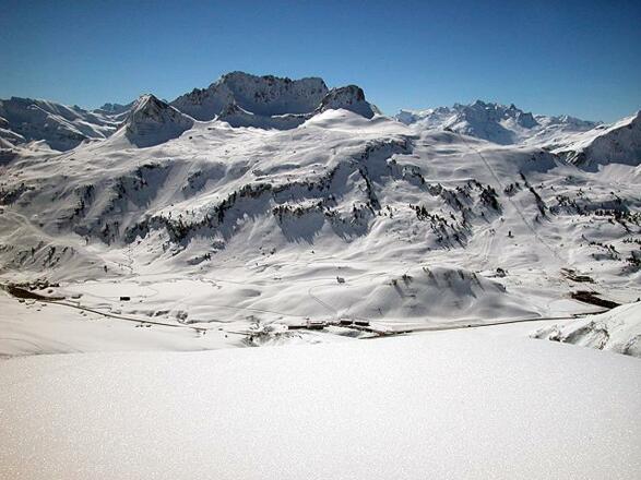 Mitten im Skigebiet Hotel Adler Warth Arlberg