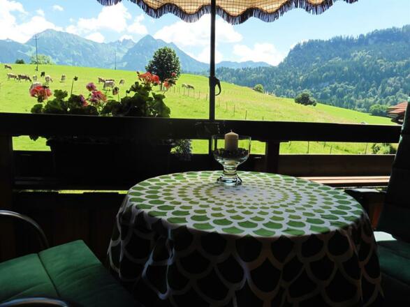 Balkon mit Bergblick