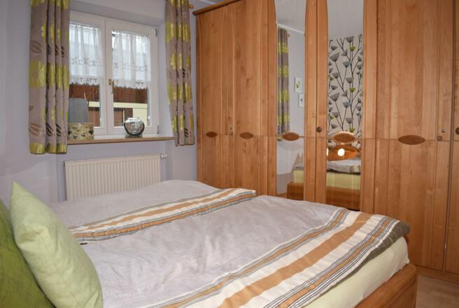 Schlafzimmer 1 mit Schrank