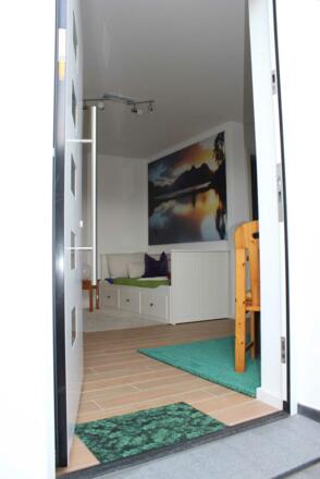 Eingangsbereich mit Blick ins Wohn-Esszimmer