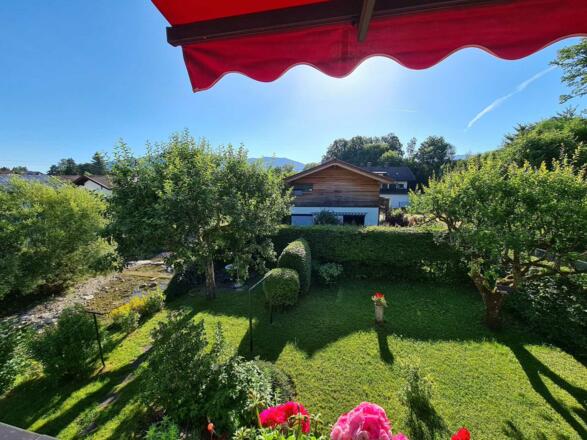 Blick vom Balkon in Garten