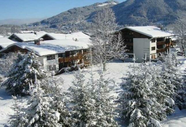 Ferienwohnungen Trinkl mit Haupthaus (re) und Nebenhaus (li)