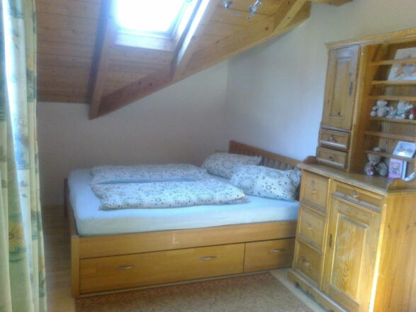 Super 2. Schlafzimmer Bett 1,80m mal 2 m
