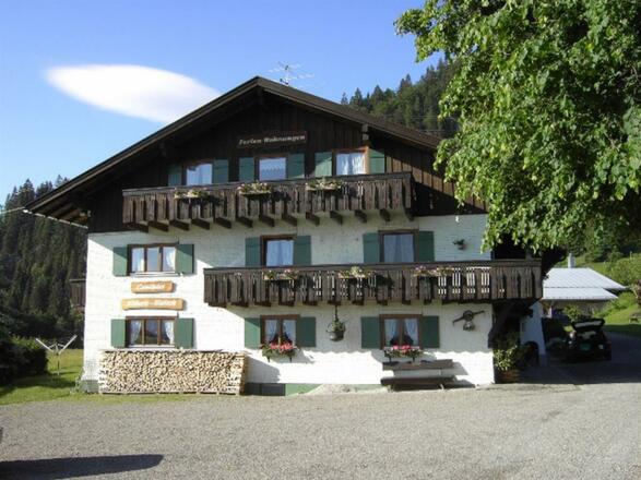 Landhaus mit Parkplatz