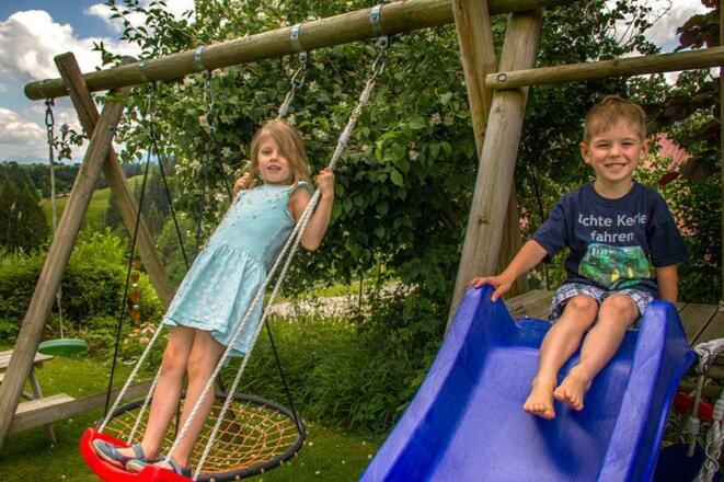 Großer Spielplatz für die Kinder