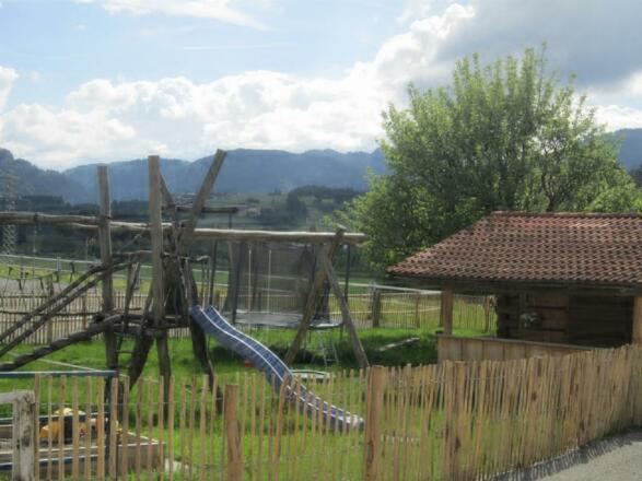 Spielplatz für Kinder auf unserem Bauernhof