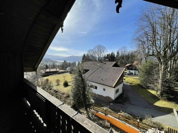 Blick vom Westbalkon auf den Tegernsee und die Berge