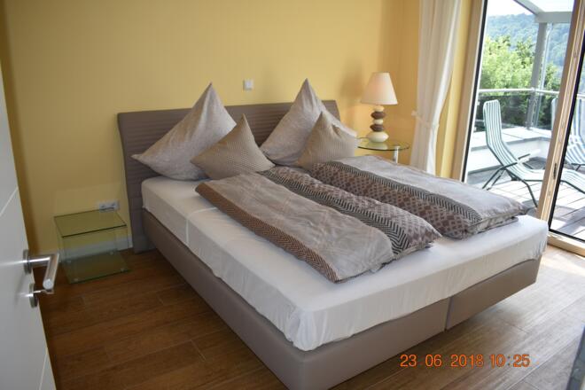 Schlafzimmer mit Boxspring-Bett