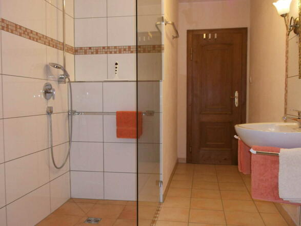 barrierefreie Dusche im Badezimmer