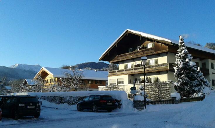Gästehaus und Neubau, Ansicht von NO