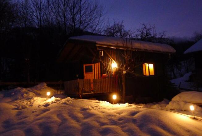 Außenansicht Sauna im Winter beim Bergbauernwirt