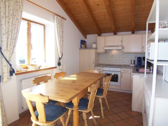 Ferienwohnung Gamswinkel, Esstisch und Küche