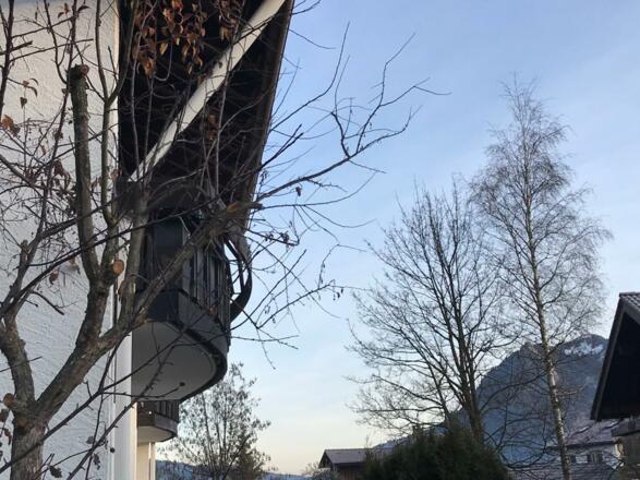 Blick in die Berge II - Hausansicht