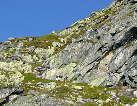 Aufstieg über Leitern