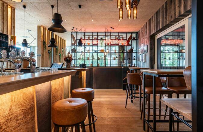 Eingangs- &amp; Barbereich