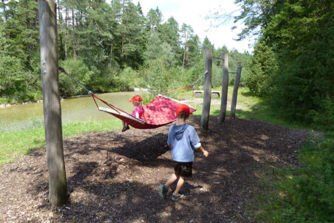 auch Kinder werden müd, gut dass es den Wassererlebnisweg gibt