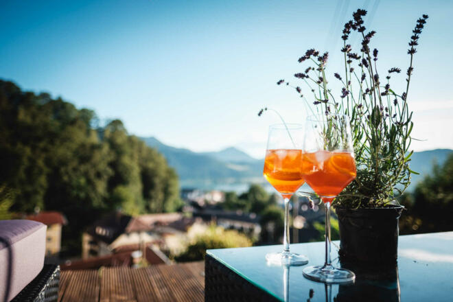 Das Alpbach Design Suiten Tegernsee - Lounge-Ecke Gartenpatio