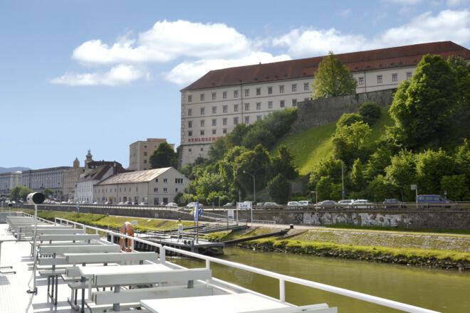 schloss_donau_schiff-linztourismus_bin