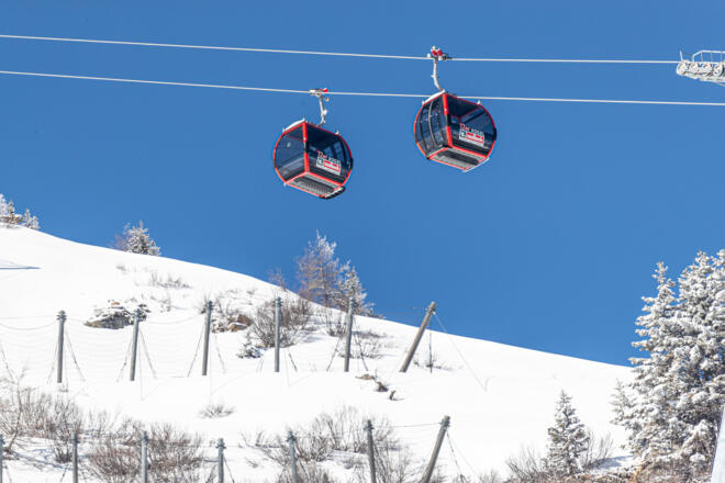 12erKogel Kabinen in winterlicher Landschaft