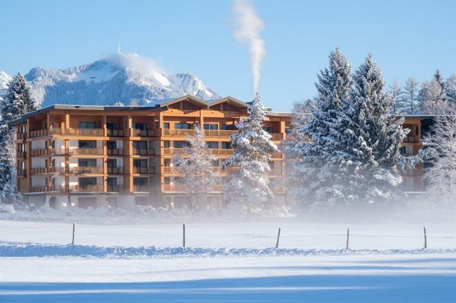 Hotelansicht im Winter
