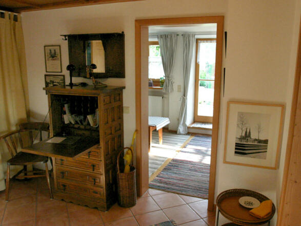 Blick von der Diele ins Wohnzimmer