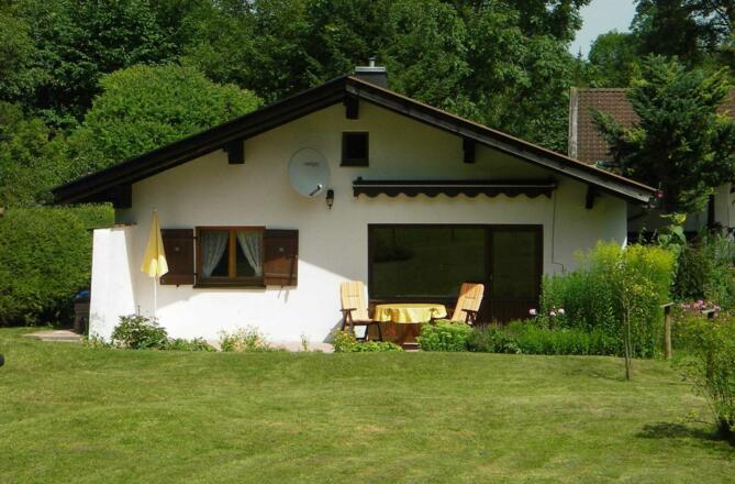 Ferienhaus Heidtmann mit Sonnenterrasse und Garten nach Süden und herrlichem Ausblick in Berge