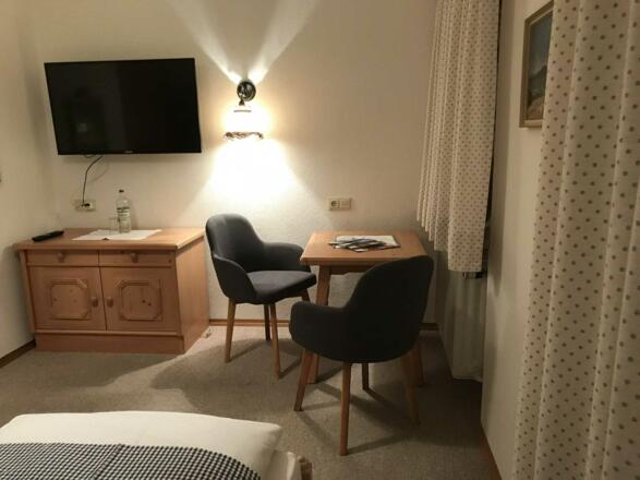 Alle Zimmer sind mit modernen Flachbild-TV ausgestattet