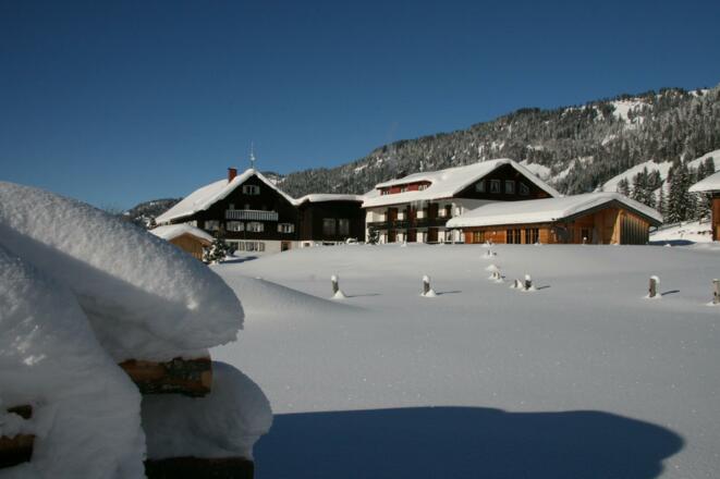 Almhof Winter aussen © Almhof